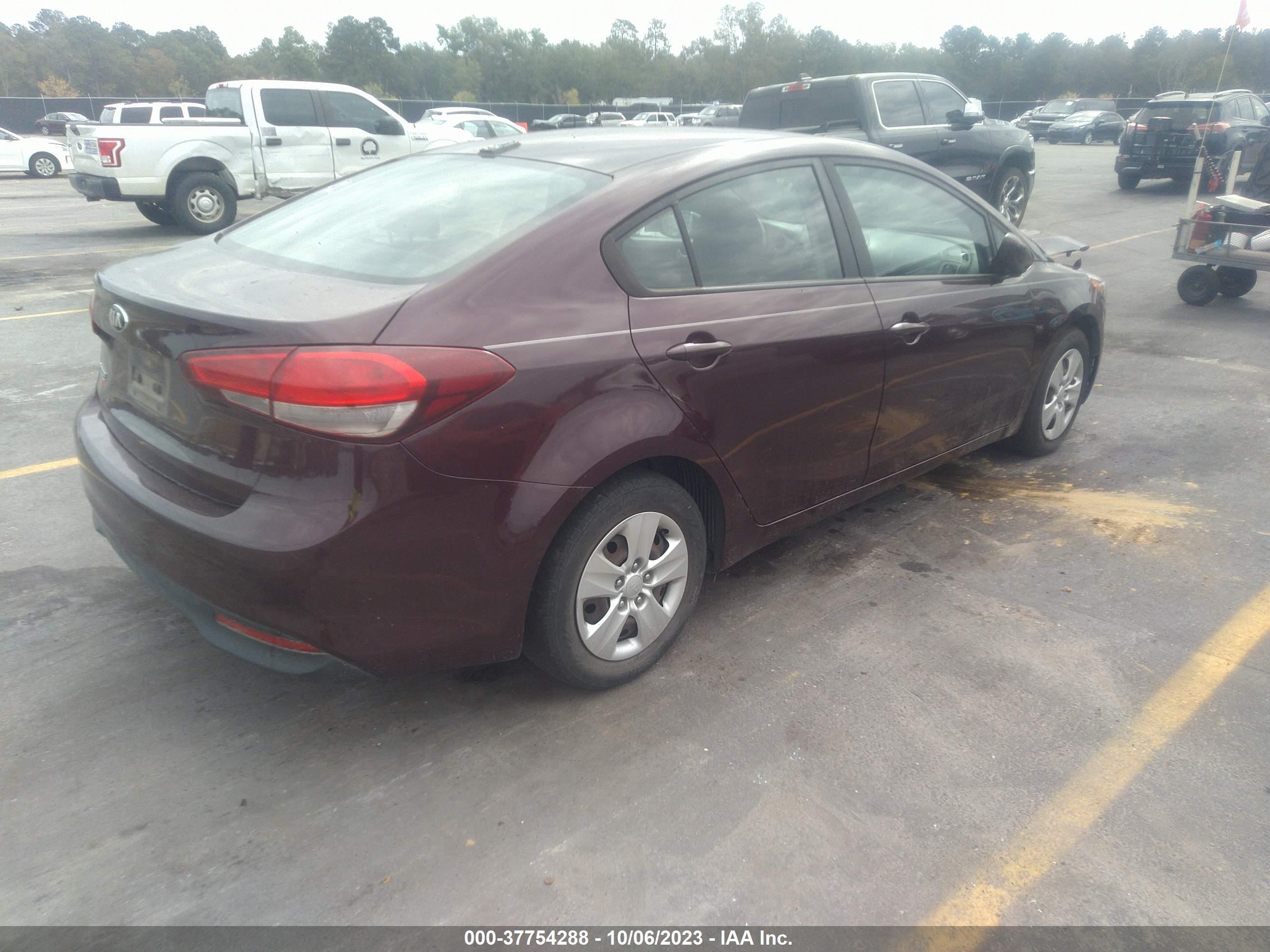 Photo 3 VIN: 3KPFL4A7XHE015421 - KIA FORTE 