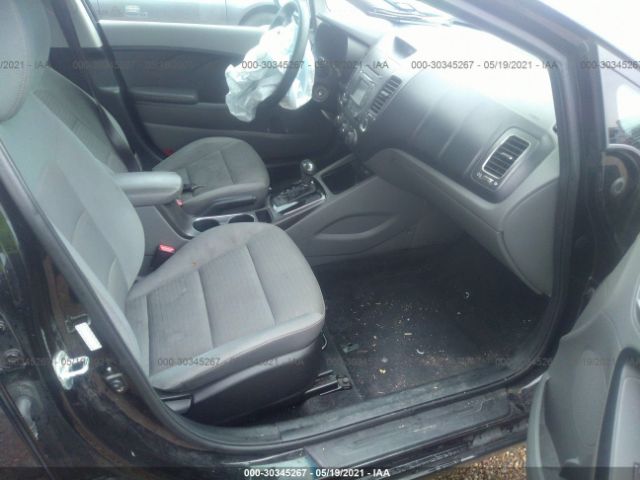 Photo 4 VIN: 3KPFL4A7XHE028475 - KIA FORTE 