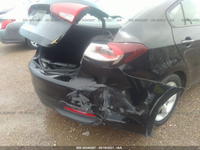 Photo 5 VIN: 3KPFL4A7XHE028475 - KIA FORTE 