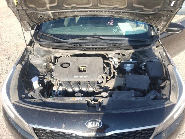 Photo 6 VIN: 3KPFL4A7XHE082438 - KIA FORTE LX 