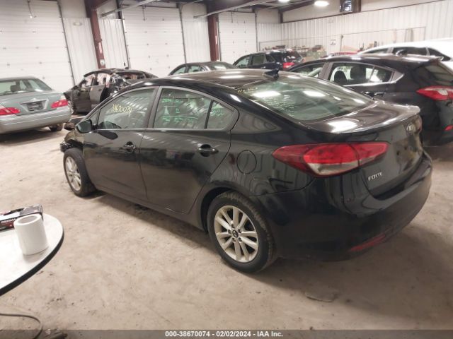 Photo 2 VIN: 3KPFL4A7XHE100422 - KIA FORTE 