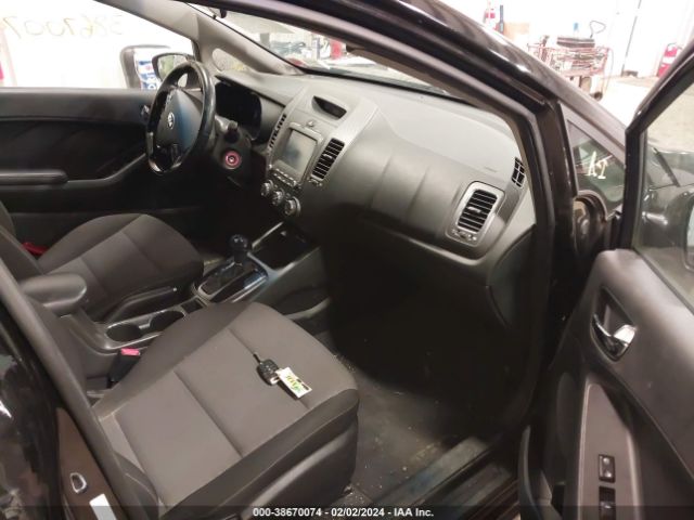 Photo 4 VIN: 3KPFL4A7XHE100422 - KIA FORTE 