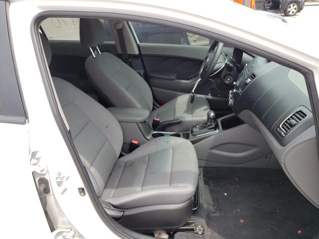 Photo 4 VIN: 3KPFL4A7XHE117737 - KIA FORTE LX 