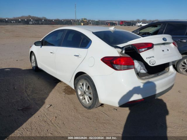 Photo 2 VIN: 3KPFL4A7XHE128141 - KIA FORTE 