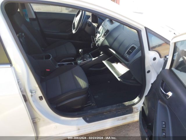 Photo 4 VIN: 3KPFL4A7XHE128141 - KIA FORTE 