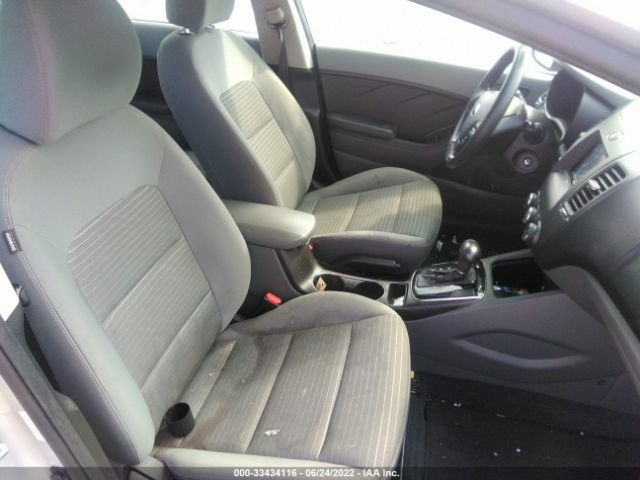 Photo 4 VIN: 3KPFL4A7XHE135686 - KIA FORTE 