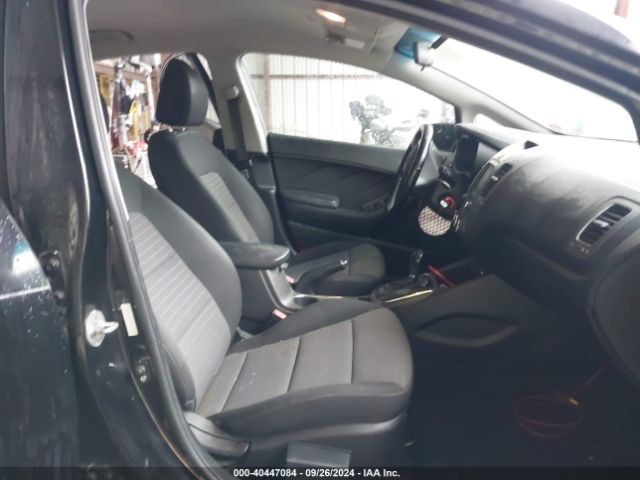 Photo 4 VIN: 3KPFL4A7XHE142735 - KIA FORTE 