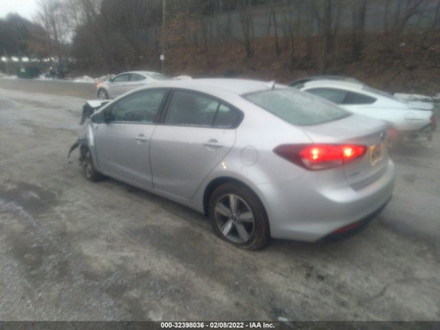 Photo 2 VIN: 3KPFL4A7XJE169892 - KIA FORTE 