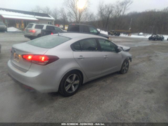 Photo 3 VIN: 3KPFL4A7XJE169892 - KIA FORTE 