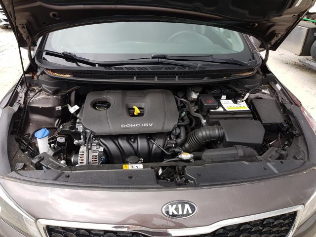 Photo 6 VIN: 3KPFL4A7XJE170332 - KIA FORTE LX 