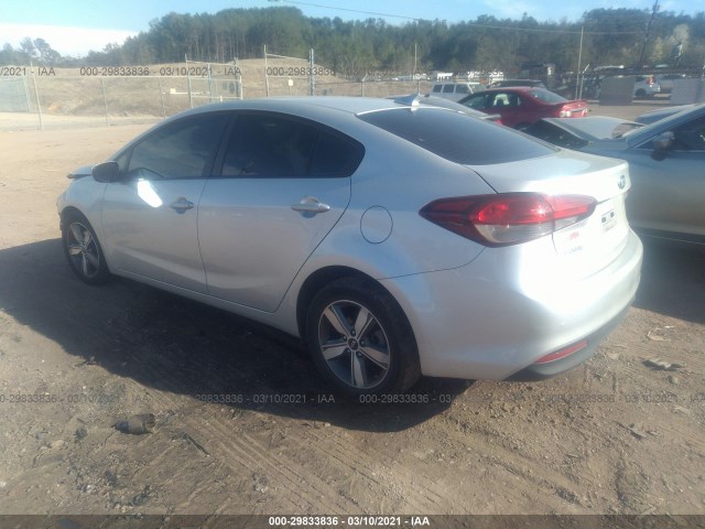 Photo 2 VIN: 3KPFL4A7XJE171187 - KIA FORTE 