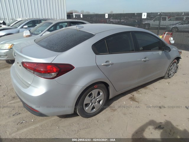 Photo 3 VIN: 3KPFL4A7XJE182013 - KIA FORTE 