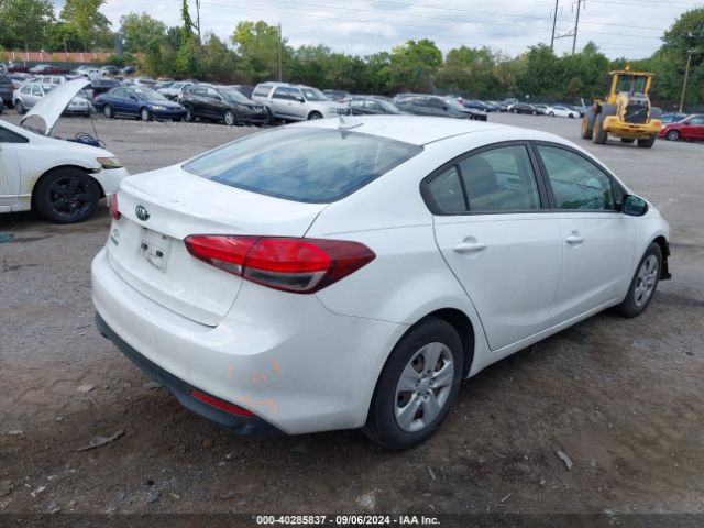 Photo 3 VIN: 3KPFL4A7XJE183257 - KIA FORTE 