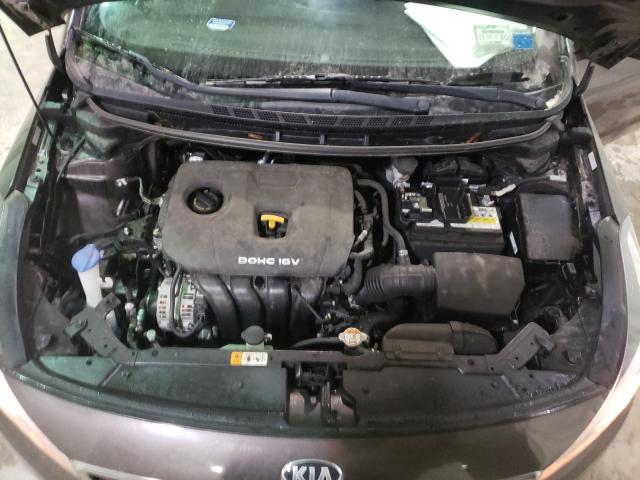 Photo 6 VIN: 3KPFL4A7XJE186076 - KIA FORTE LX 