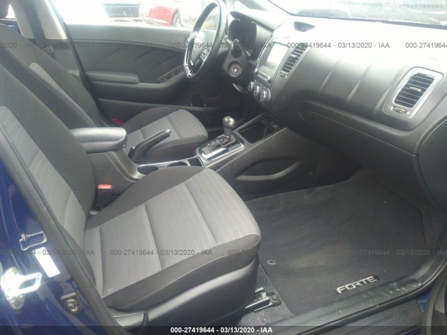 Photo 4 VIN: 3KPFL4A7XJE190760 - KIA FORTE 