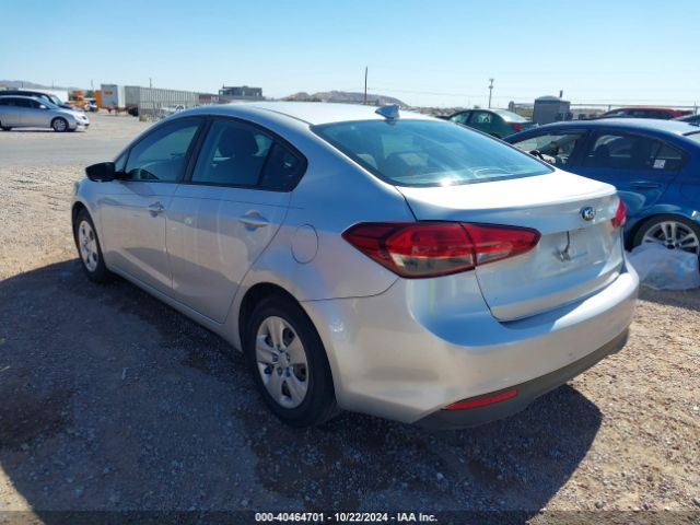 Photo 2 VIN: 3KPFL4A7XJE207038 - KIA FORTE 