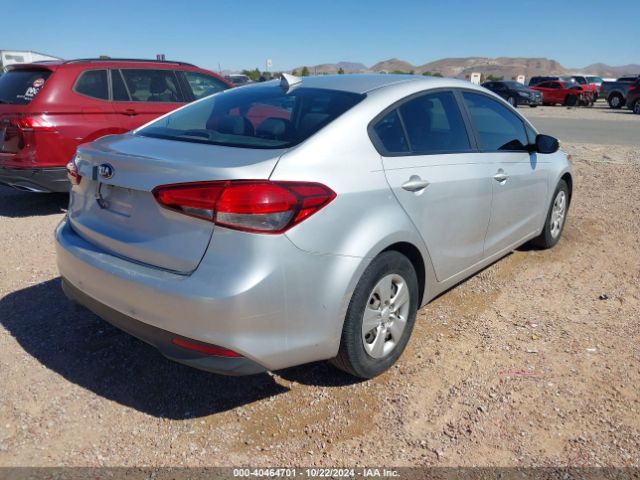 Photo 3 VIN: 3KPFL4A7XJE207038 - KIA FORTE 