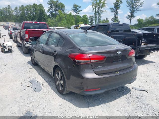 Photo 2 VIN: 3KPFL4A7XJE214748 - KIA FORTE 