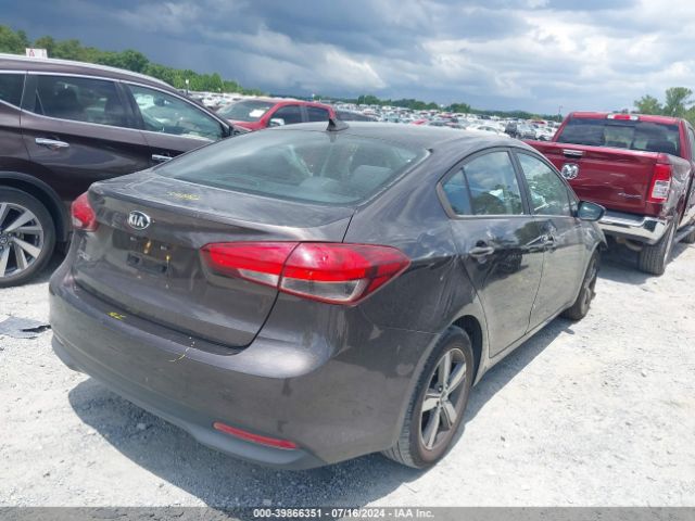 Photo 3 VIN: 3KPFL4A7XJE214748 - KIA FORTE 