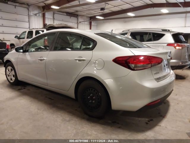 Photo 2 VIN: 3KPFL4A7XJE218489 - KIA FORTE 