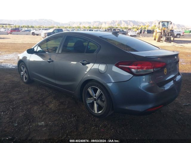 Photo 2 VIN: 3KPFL4A7XJE219268 - KIA FORTE 