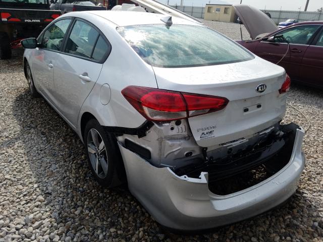 Photo 2 VIN: 3KPFL4A7XJE222235 - KIA FORTE LX 