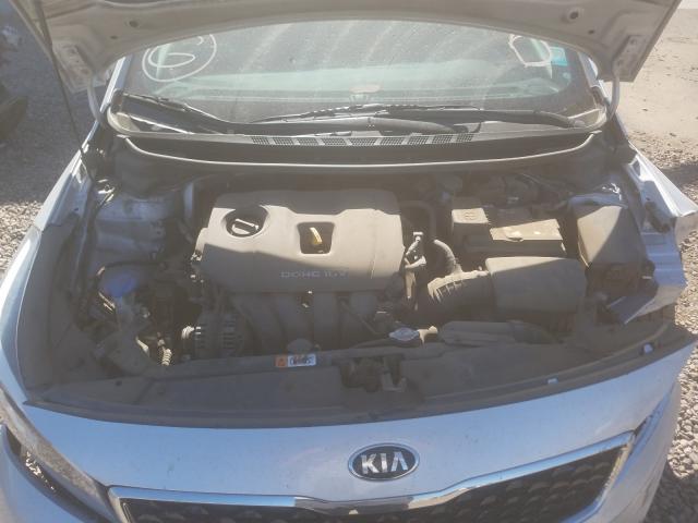 Photo 6 VIN: 3KPFL4A7XJE224180 - KIA FORTE LX 