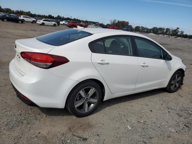 Photo 2 VIN: 3KPFL4A7XJE239553 - KIA FORTE LX 