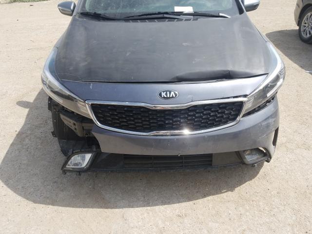 Photo 8 VIN: 3KPFL4A7XJE241626 - KIA FORTE LX 