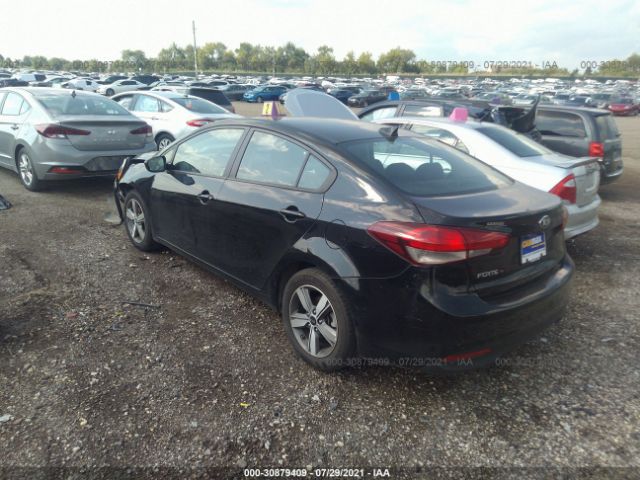 Photo 2 VIN: 3KPFL4A7XJE242730 - KIA FORTE 