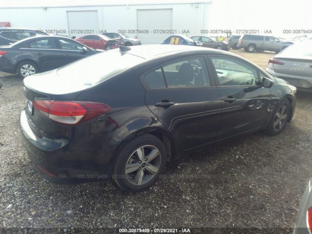 Photo 3 VIN: 3KPFL4A7XJE242730 - KIA FORTE 