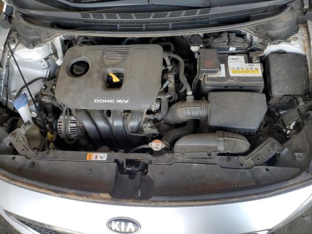 Photo 10 VIN: 3KPFL4A7XJE245644 - KIA FORTE LX 