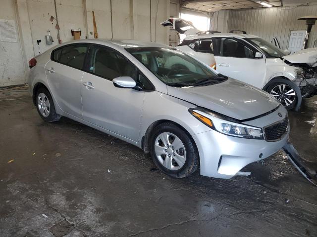 Photo 3 VIN: 3KPFL4A7XJE245644 - KIA FORTE LX 