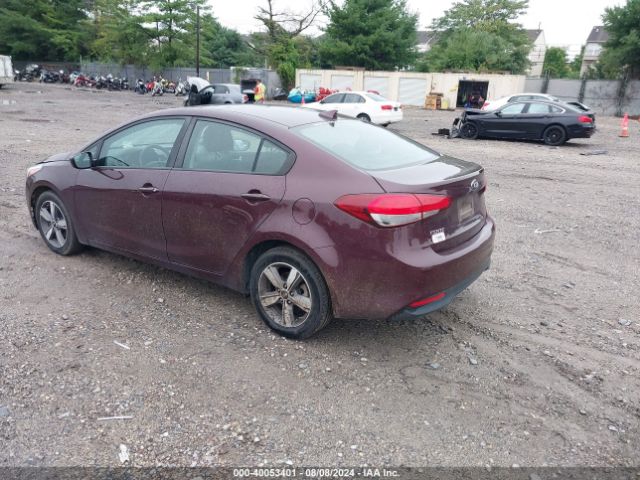 Photo 2 VIN: 3KPFL4A7XJE247796 - KIA FORTE 