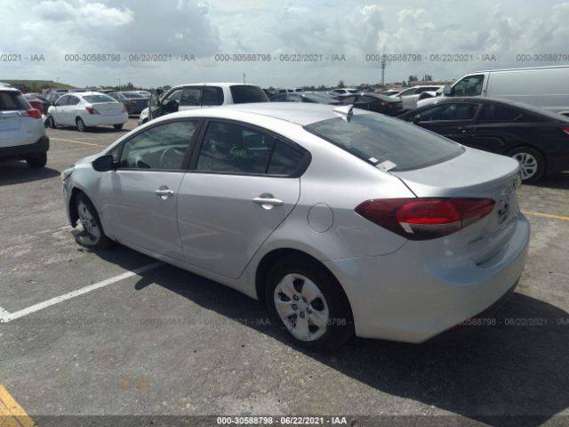 Photo 2 VIN: 3KPFL4A7XJE248883 - KIA FORTE 