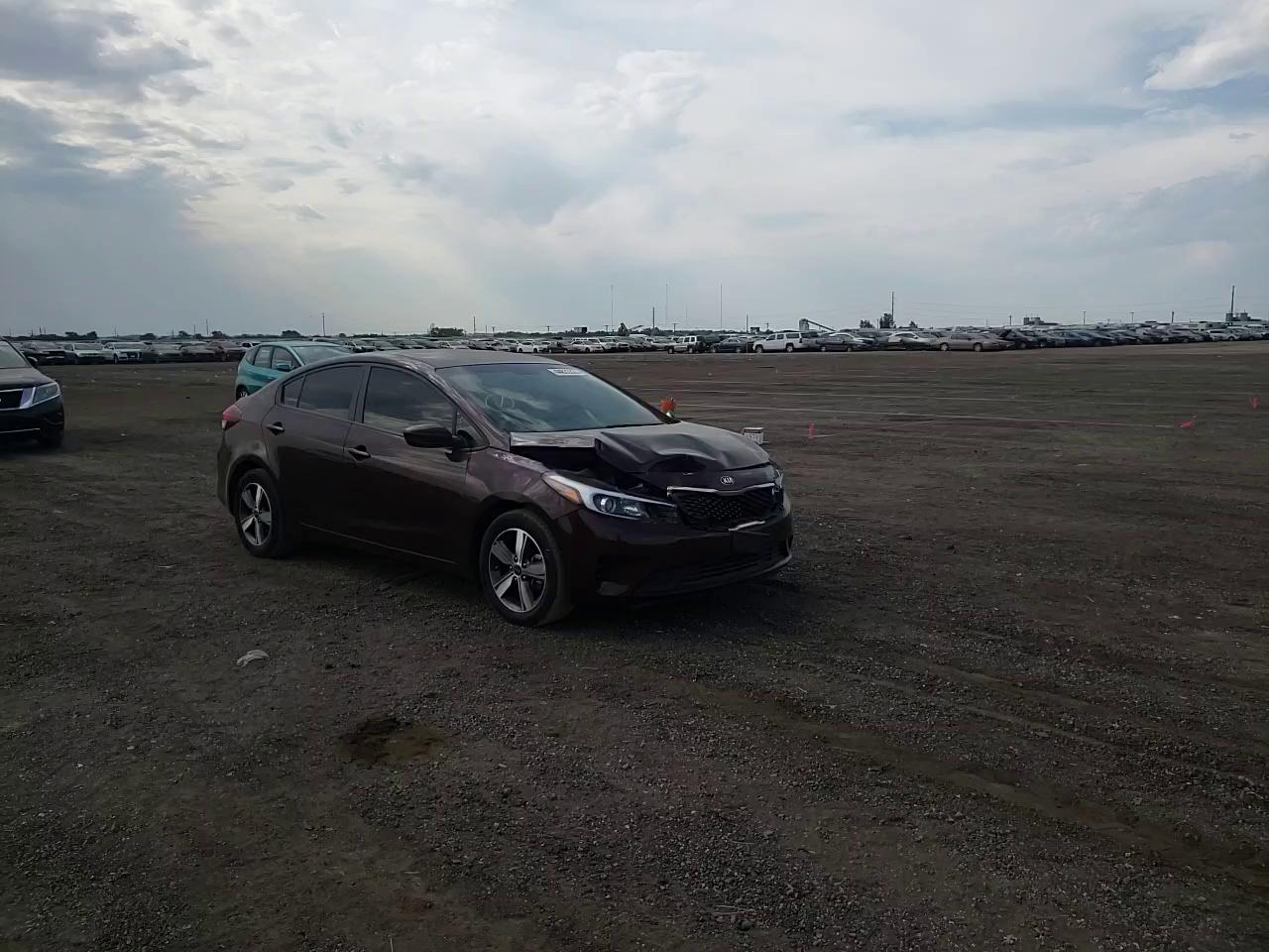 Photo 10 VIN: 3KPFL4A7XJE251430 - KIA FORTE 