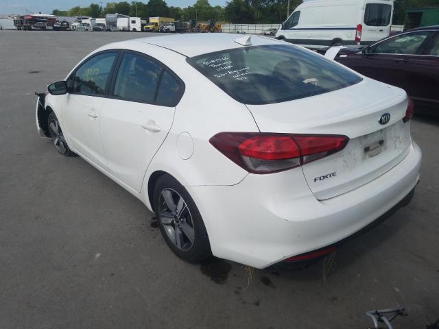 Photo 2 VIN: 3KPFL4A7XJE267014 - KIA FORTE LX 