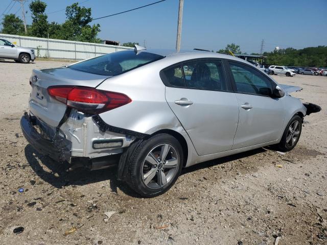 Photo 2 VIN: 3KPFL4A7XJE267157 - KIA FORTE LX 