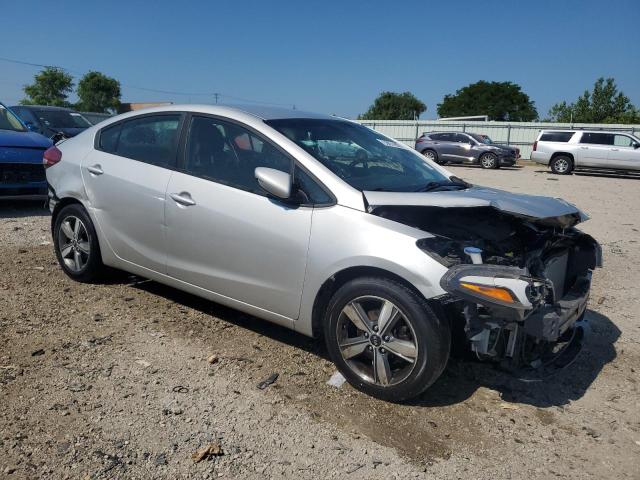 Photo 3 VIN: 3KPFL4A7XJE267157 - KIA FORTE LX 