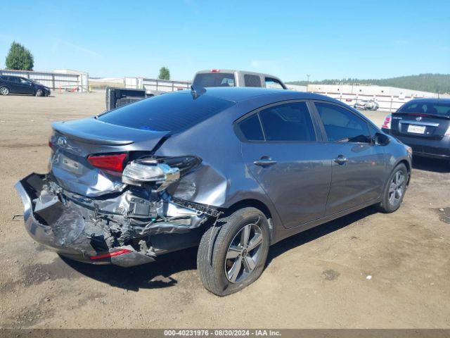 Photo 3 VIN: 3KPFL4A7XJE273010 - KIA FORTE 