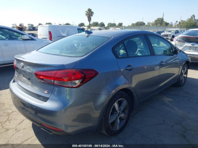 Photo 3 VIN: 3KPFL4A7XJE278062 - KIA FORTE 