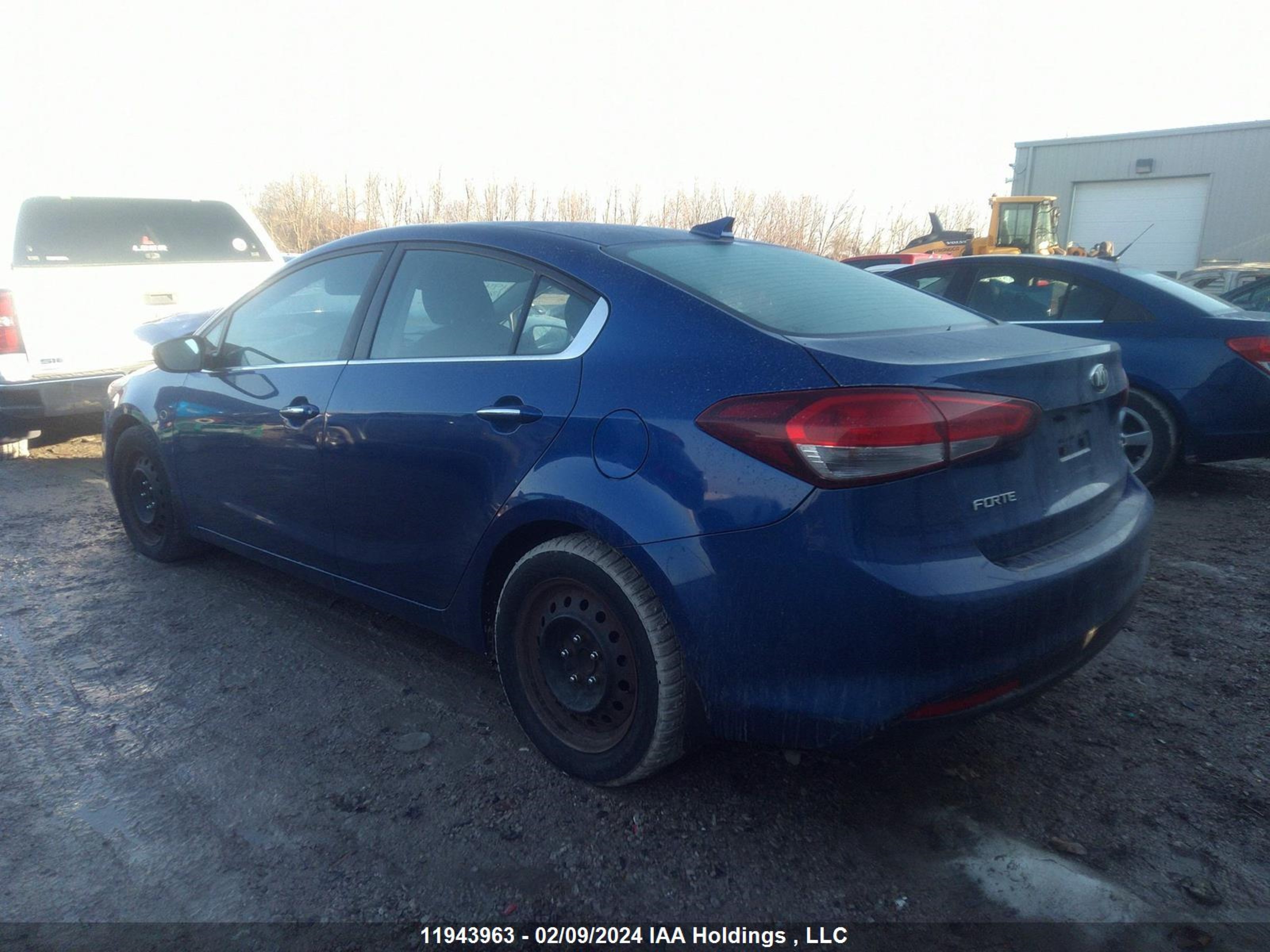 Photo 2 VIN: 3KPFL4A81HE070395 - KIA FORTE 