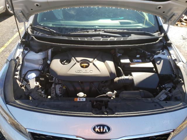 Photo 6 VIN: 3KPFL4A84HE103468 - KIA FORTE EX 