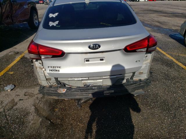 Photo 8 VIN: 3KPFL4A84HE103468 - KIA FORTE EX 