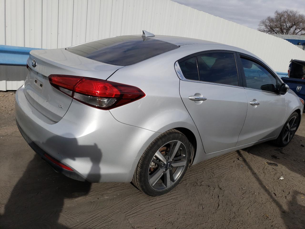 Photo 2 VIN: 3KPFL4A85JE174815 - KIA FORTE 