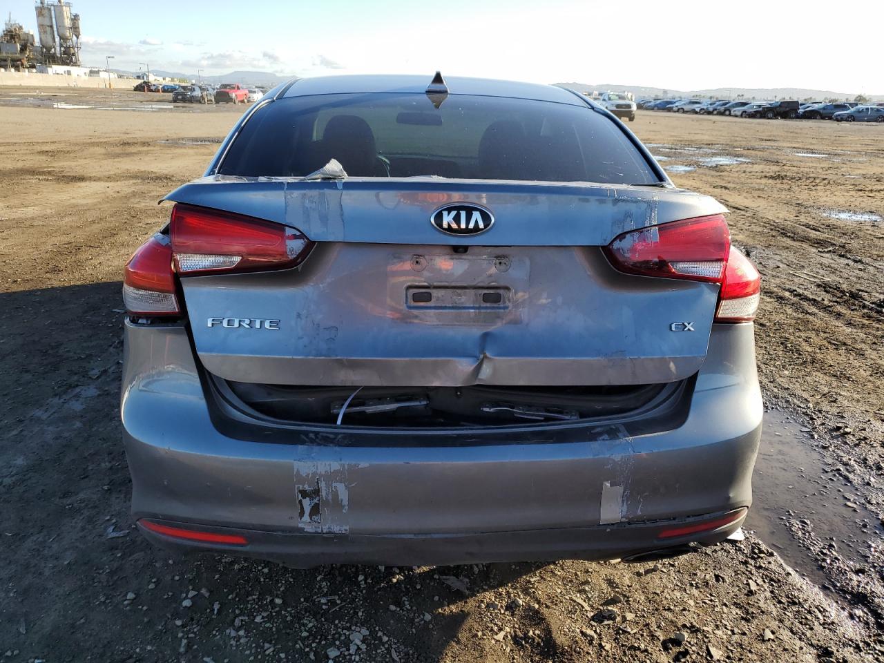 Photo 5 VIN: 3KPFL4A89JE178222 - KIA FORTE 