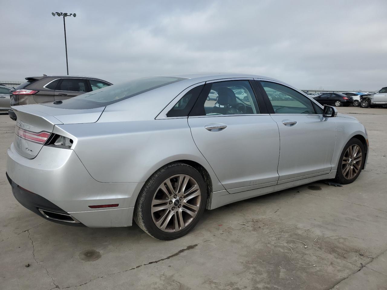 Photo 2 VIN: 3LN6L2G99DR817776 - LINCOLN MKZ 