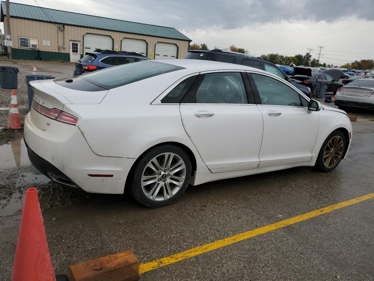 Photo 2 VIN: 3LN6L2GK1GR633536 - LINCOLN MKZ 