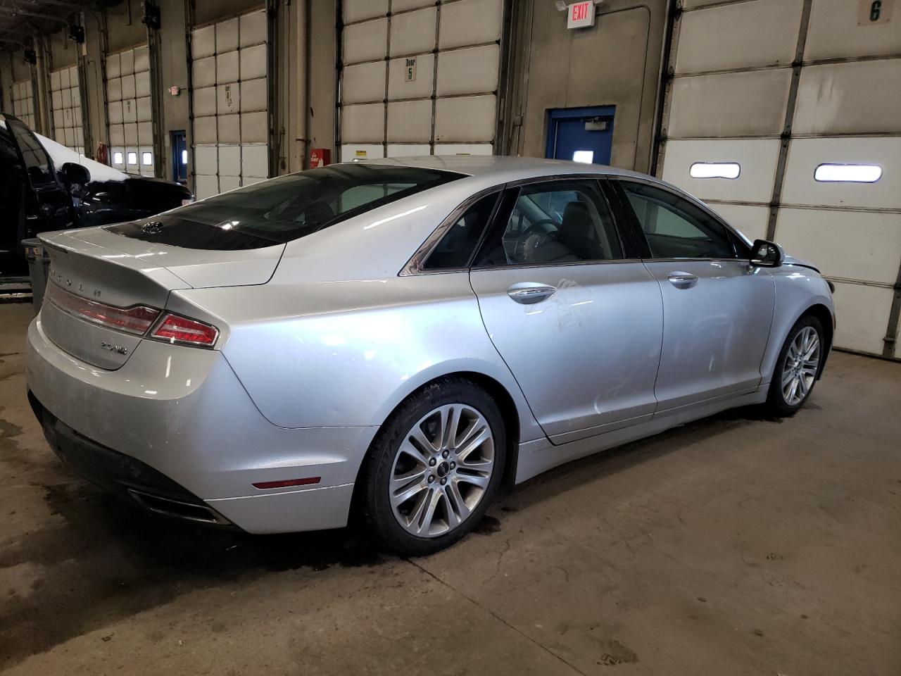 Photo 2 VIN: 3LN6L2J95GR610346 - LINCOLN MKZ 