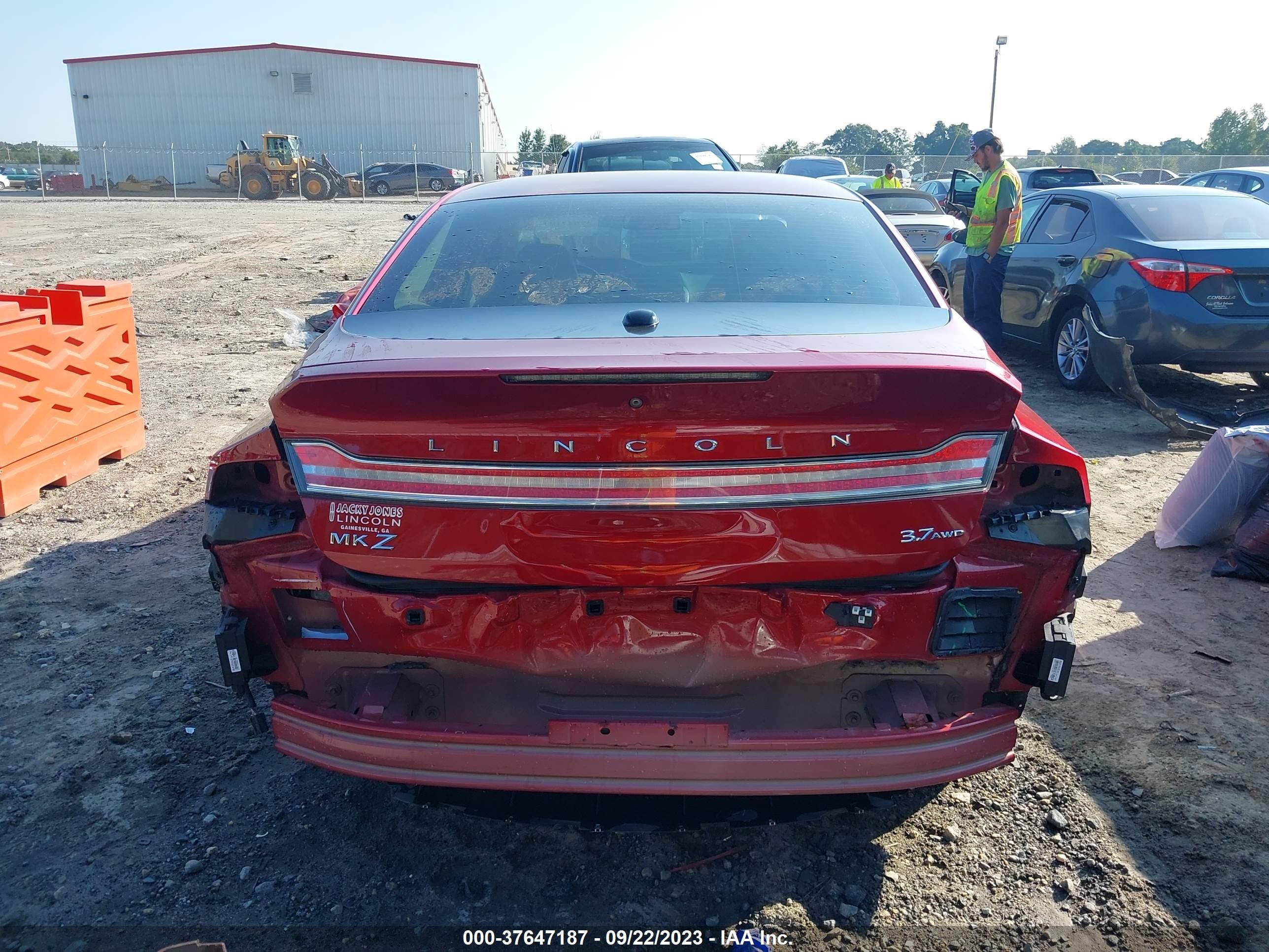 Photo 16 VIN: 3LN6L2JK4FR610193 - LINCOLN MKZ 